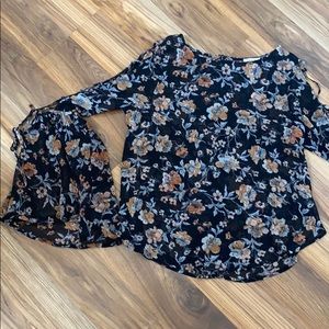 Boho flair lace sleeve top XS worn once